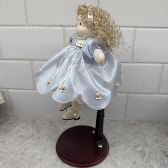 Vintage Greentree music box 8” doll of the month Aquarius with tags, stand. - Picture 2 of 15